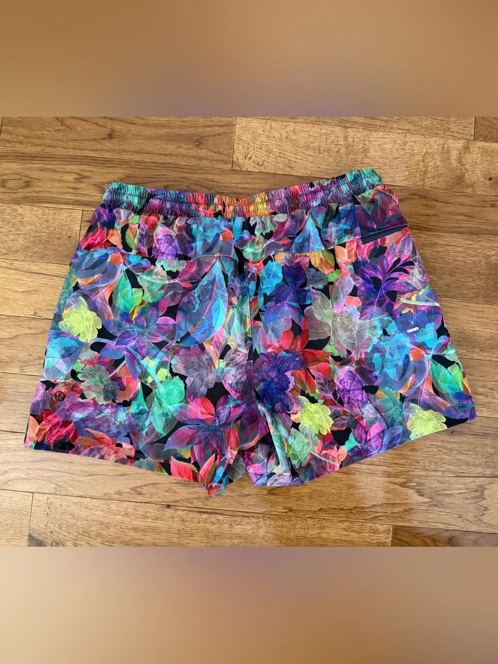 Lululemon Athletica Vivid Floral Overlay Swim Trunks size L